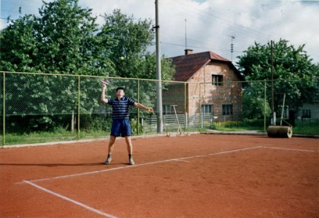 1991_Zahajovací zápas na novém tenisovém kurtu_15.června.jpg